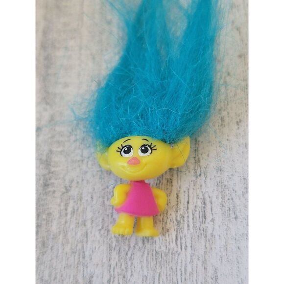 DWA 2016 Hasbro blue hair yellow troll doll toy figure - Picture 2 of 4